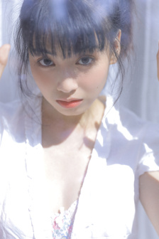 两男一女